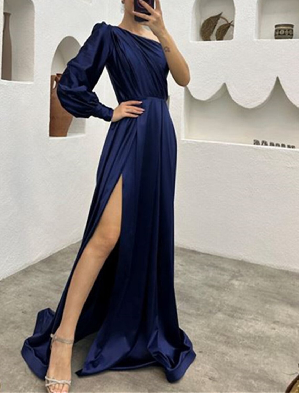 Abito da sera a trapezio, elegante, da ricevimento di nozze, con strascico a ruota, manica lunga, monospalla, in charmeuse con spacco arricciato